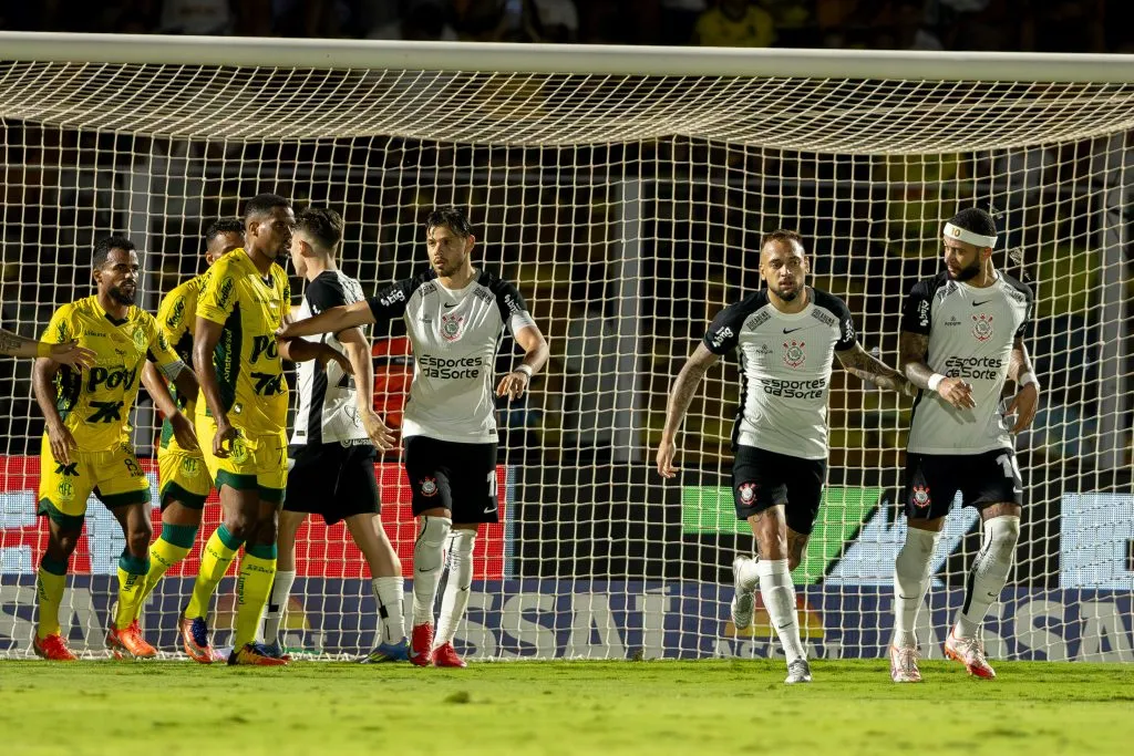 Memphis Depay jogador do Corinthians lamenta pênalti perdido durante partida contra o Mirassol – Foto: Joisel Amaral/AGIF