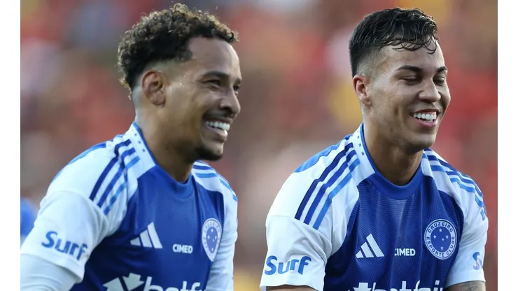 Matheus Pereira, jogador do Cruzeiro, comemora seu gol durante a partida entre Sport e Cruzeiro no Estadio da Ilha do Retiro em Recife (PE), pelo Campeonato Brasileiro