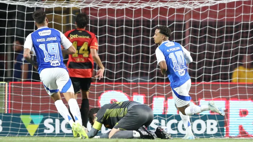Matheus Pereira jogador do Cruzeiro comemora seu gol durante a partida entre Sport e Cruzeiro no Estádio da Ilha do Retiro em Recife (PE), pelo campeonato brasileiro Série A. Foto: Marlon Costa/AGIF