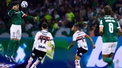 Jogador do Palmeiras durante partida contra o Sao Paulo no estadio Arena Barueri pelo campeonato Brasileiro A 2025.