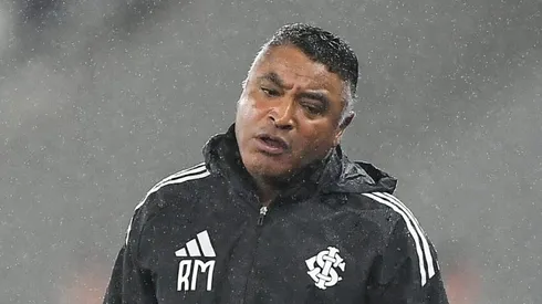 Roger Machado tecnico do Internacional durante partida contra o Botafogo no estadio Engenhao pelo campeonato Brasileiro A 2025. Foto: Thiago Ribeiro/AGIF