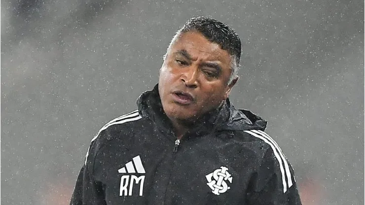 Roger Machado tecnico do Internacional durante partida contra o Botafogo no estadio Engenhao pelo campeonato Brasileiro A 2025. Foto: Thiago Ribeiro/AGIF