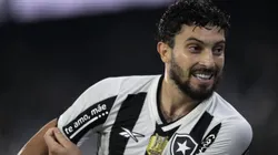 Alex Telles marca golaço em goleada do Botafogo sobre o Inter no Nilton Santos.