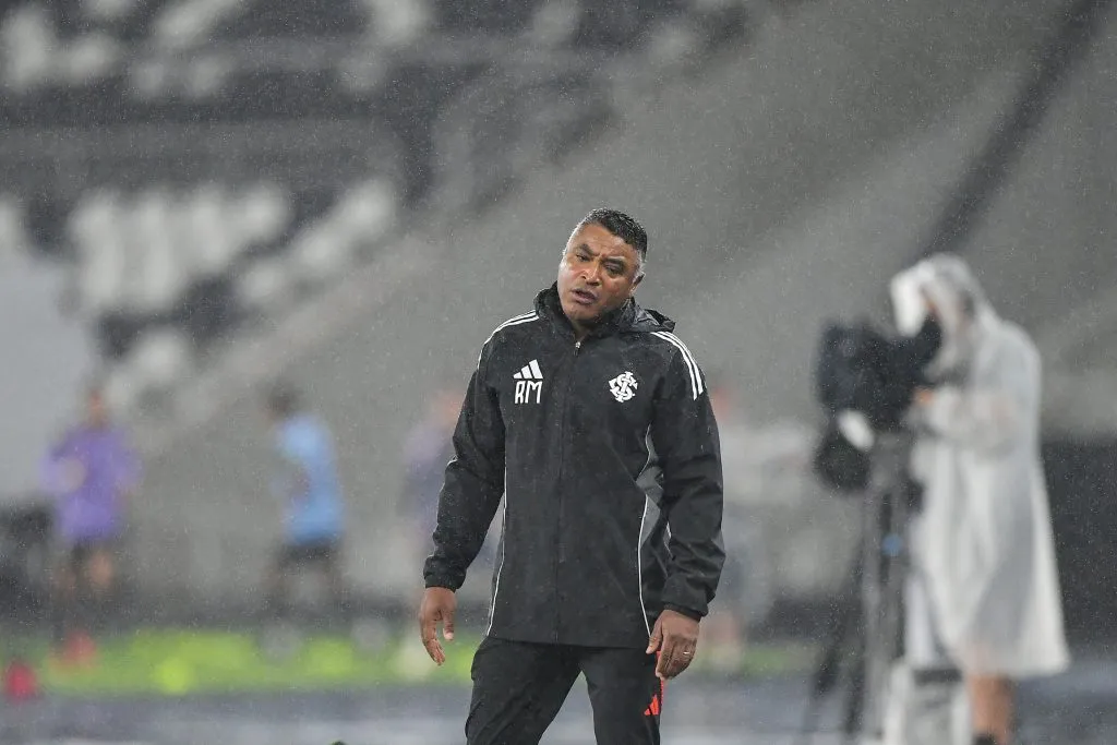 Roger Machado técnico do Internacional durante partida contra o Botafogo – Foto: Thiago Ribeiro/AGIF