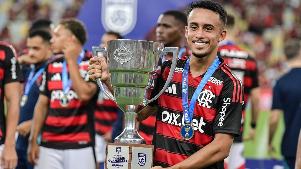 Matheus Gonçalves comemorando. Foto: Thiago Ribeiro/AGIF