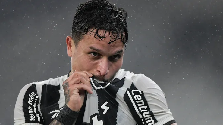 Artur teve boa atuação em Botafogo x Internacional - Foto: Thiago Ribeiro/AGIF