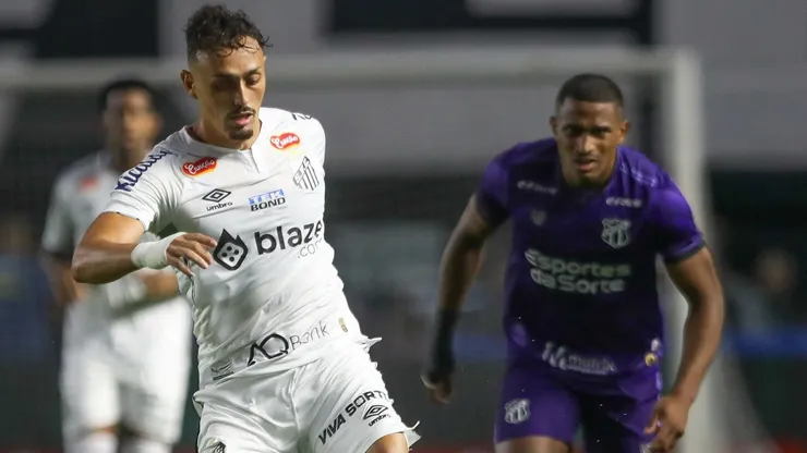 Santos x Ceará se enfrentam pelo Brasileirão 2025. Foto: Reinaldo Campos/AGIF