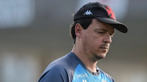Fernando Diniz, técnico do Vasco, durante partida contra o Botafogo, pelo Campeonato Brasileiro da Série B de 2021. Foto: Thiago Ribeiro/AGIF.