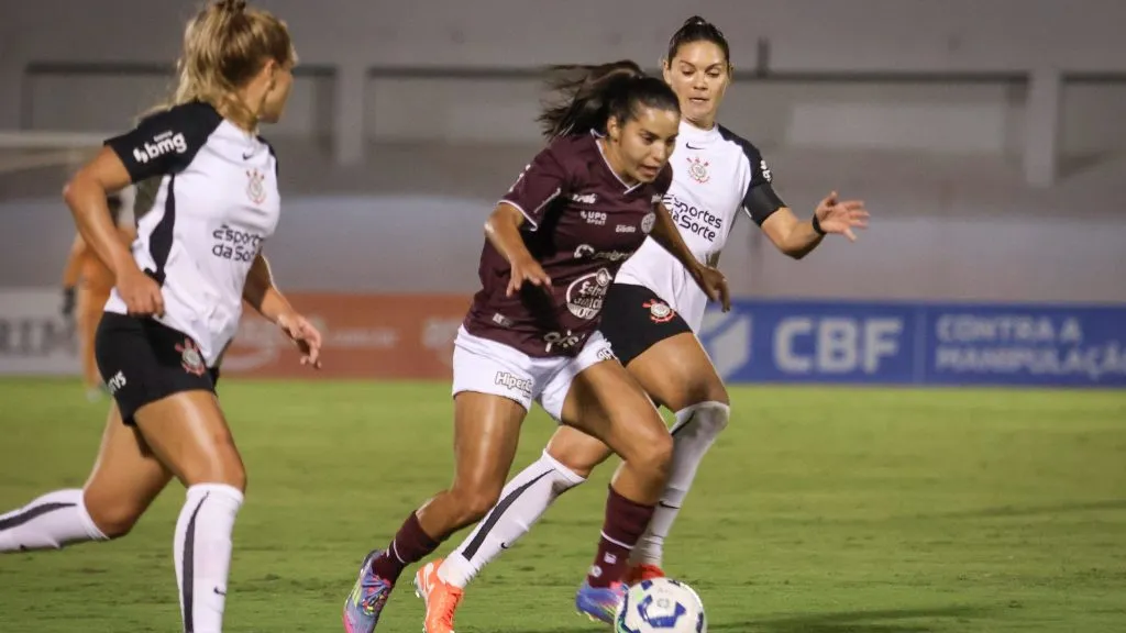 Jogadoras da Ferroviária e Corinthians em clássico paulista no Brasileiro Feminino