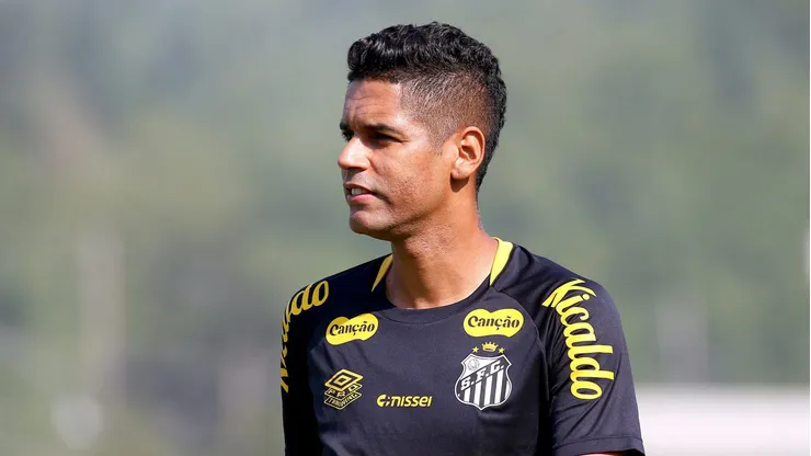 Santos contratou Aderlan no ano passado - Foto: Mauricio De Souza/AGIF.