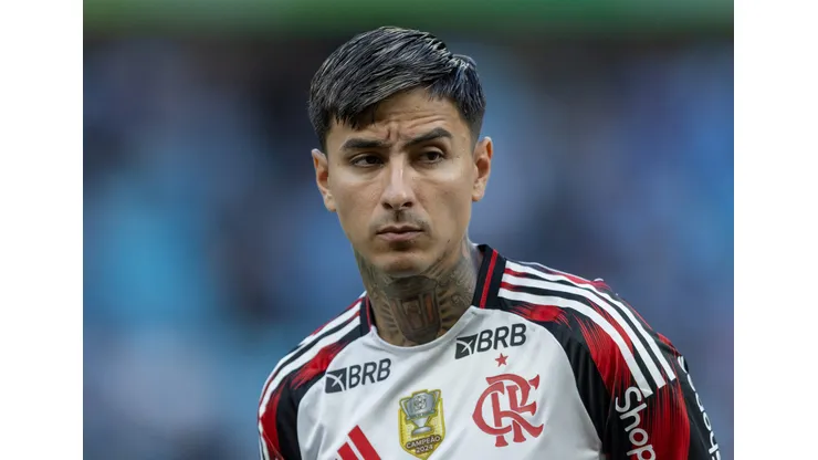 RS - PORTO ALEGRE - 13/04/2025 - BRASILEIRO A 2025, GREMIO X FLAMENGO - Erick Pulgar jogador do Flamengo durante partida contra o Gremio no estadio Arena do Gremio pelo campeonato Brasileiro A 2025. Foto: Liamara Polli/AGIF