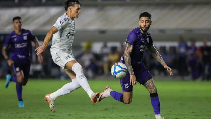 Santos x Ceará se enfrentam nesta segunda-feira pelo Campeonato Brasileiro. Foto: Reinaldo Campos/AGIF