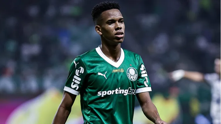 Estevão teve apenas uma assistência em 13 clássicos pelo Palmeiras