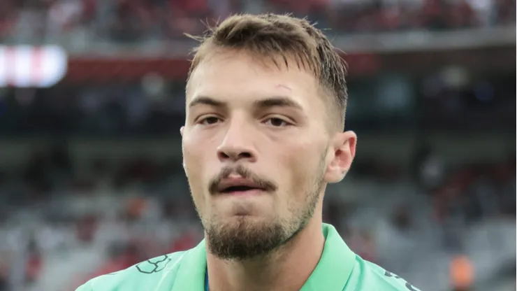 Gabriel Grando durante partida na Arena da Baixada.