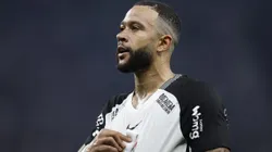 Memphis comemora gol em partida do Campeonato Brasileiro 2025 - Foto: Miguel Schincariol/Getty Images