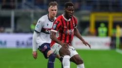 Yunus Musah com a posse de bola em partida entre Milan e Bologna. Foto: Independent Photo Agency Srl / Alamy Stock Photo