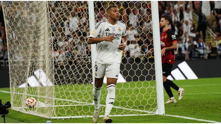 Kylian Mbappé comemora gol marcado em partida diante do Mallorca. Foto: Sipa US / Alamy Stock Photo