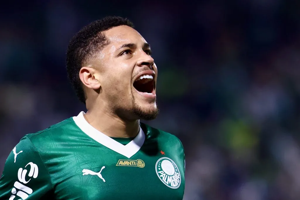 Vitor Roque fez poucos gols desde que chegou ao Verdão -Foto: Marcello Zambrana/AGIF.