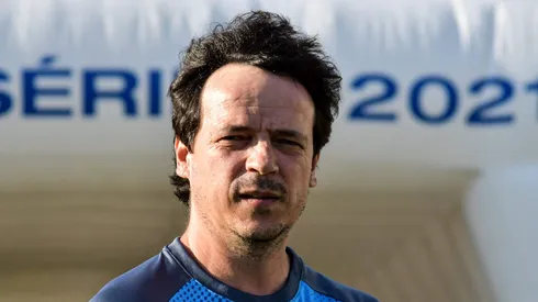 Fernando Diniz assinou contrato até 2026 com o Vascão.