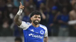 Gabigol comemora gol em partida contra Flamengo - Foto: Pedro Vilela/Getty Images