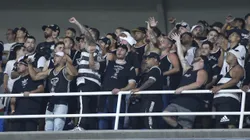 Torcedores do Corinthians em partida do Grupo C da Copa CONMEBOL Sul-Americana entre América de Cali e Corinthians - Foto: Gabriel Aponte/Getty Images