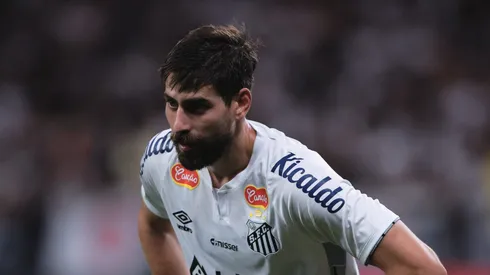 Luan Peres jogador do Santos durante partida contra o Corinthians no estadio Arena Corinthians pelo campeonato Paulista 2025