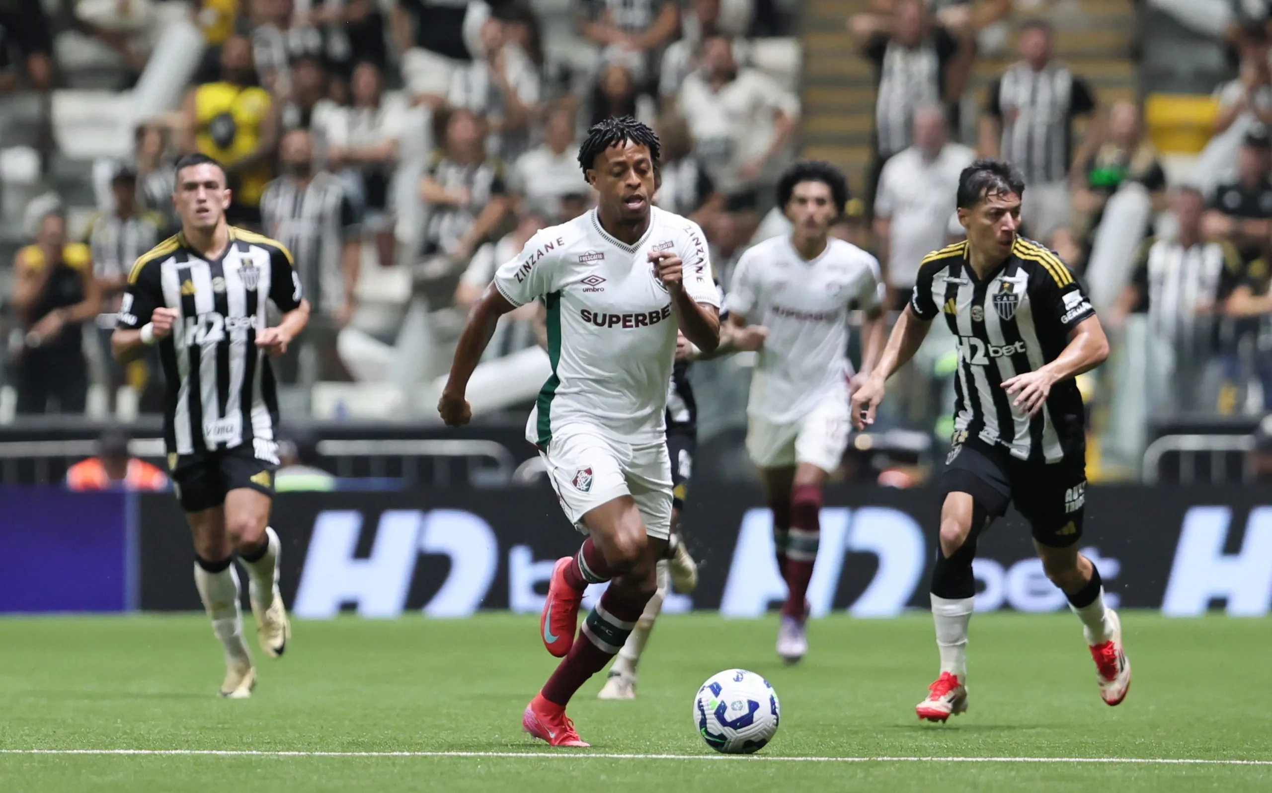 Keno, jogador do Fluminense durante partida contra o Atletico-MG no estadio Arena MRV pelo campeonato Brasileiro A 2025. Foto: Gilson Lobo/AGIF
