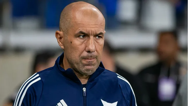 Leonardo Jardim acompanhando equipe do Cruzeiro - Foto: Marlon Costa/AGIF