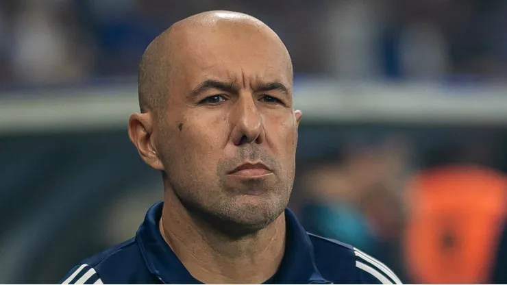 MG - BELO HORIZONTE - 04/05/2025 - BRASILEIRO A 2025, CRUZEIRO X FLAMENGO - Leonardo Jardim tecnico do Cruzeiro durante partida contra o Flamengo no estadio Mineirao pelo campeonato Brasileiro A 2025.