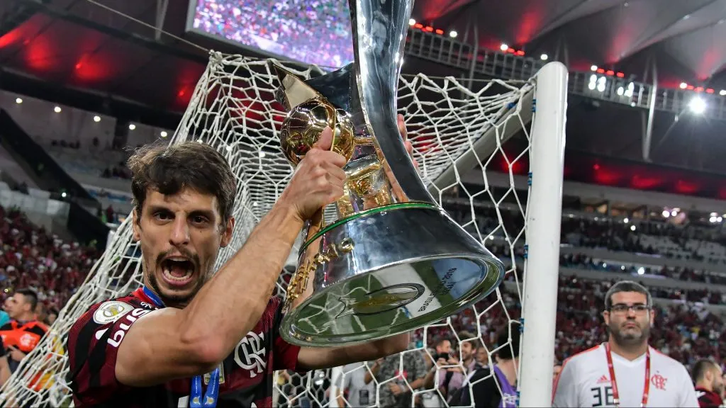 Rodrigo Caio comemorando título. Foto: Thiago Ribeiro/AGIF