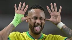 Neymar com a camisa da Seleção Brasileira.