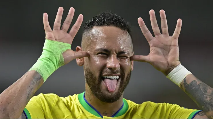 Neymar com a camisa da Seleção Brasileira.