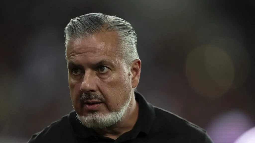 Jose Boto diretor de futebol do Flamengo antes da partida contra o Vasco no estadio Maracana pelo campeonato Brasileiro A 2025. Foto: Jorge Rodrigues/AGIF