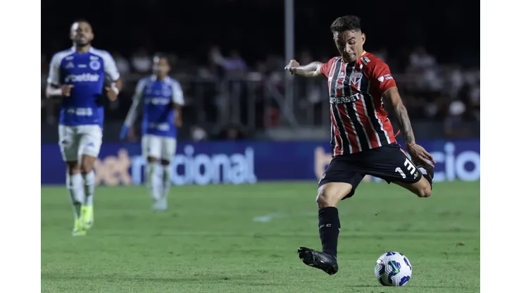 SP - SAO PAULO - 13/04/2025 - BRASILEIRO A 2025, SAO PAULO X CRUZEIRO - Enzo Diaz jogador do Sao Paulo durante partida contra o Cruzeiro no estadio Morumbi pelo campeonato Brasileiro A 2025. Foto: Marcello Zambrana/AGIF