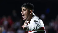 SP - SAO PAULO - 10/04/2025 - COPA LIBERTADORES 2025, SAO PAULO X ALIANZA LIMA - Alan Franco jogador do Sao Paulo reclama com a arbitragem durante partida contra o Alianza Lima no estadio Morumbi pelo campeonato Copa Libertadores 2025. Foto: Fabio Giannelli/AGIF