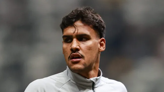 Foto: Gilson Lobo/AGIF – Matheus Mendes, que pertence ao Atlético, interessa ao Grêmio.