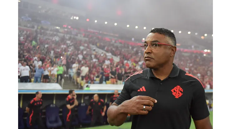 SP - RIO DE JANEIRO - 29/03/2025 - BRASILEIRO A 2025, FLAMENGO X INTERNACIONAL - Roger Machado tecnico do Internacional durante partida contra o Flamengo no estadio Maracana pelo campeonato Brasileiro A 2025. Foto: Thiago Ribeiro/AGIF