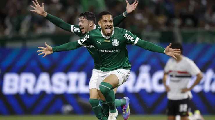 Vitor Roque em ação no Palmeiras