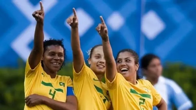Tania Maranhão comemora vitória da Seleção e conquista da medalha de prata no Pan de 2011. Foto: Reprodução/redes sociais