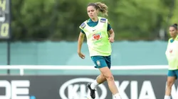 Ex, Zagueira Érika da Seleção Brasileira, durante treino em 2019