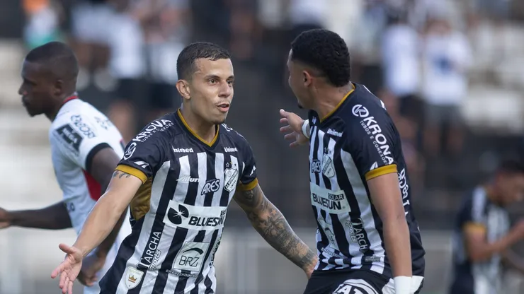 Matheus Oliveira jogador do Inter de Limeira comemora seu gol durante partida contra o Ituano no estadio Major Levy Sobrinho pelo campeonato Paulista 2023. Foto: Diogo Reis/AGIF