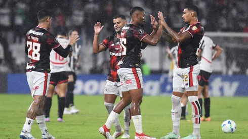 Jogadores do Sao Paulo em partida contra o Libertad - Foto: Christian Alvarenga/Getty Images