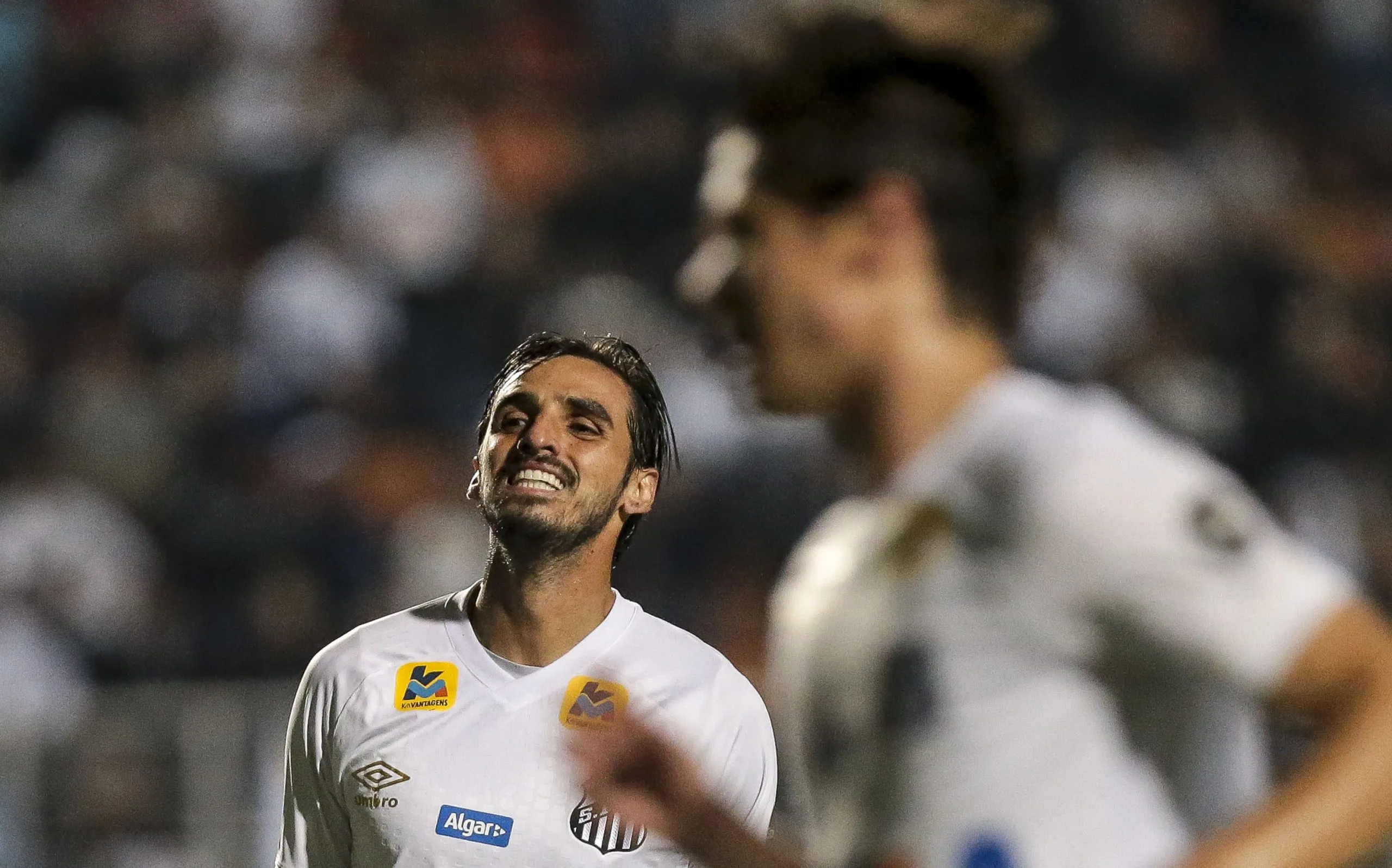Bryan Ruiz, ex-Santos durante partida contra o Gremio no estadio Pacaembu pelo campeonato Brasileiro A 2018. Foto: Ale Cabral/AGIF