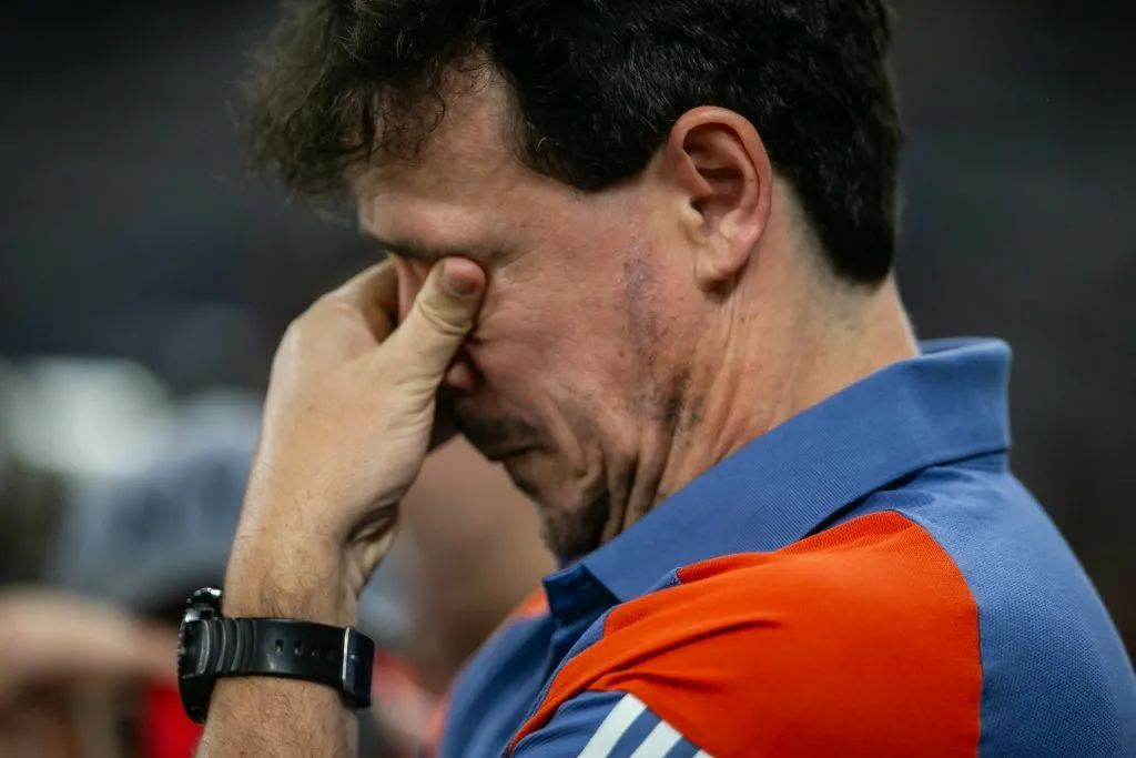 MG – BELO HORIZONTE – 26/09/2024 – COPA SUL-AMERICANA 2024, CRUZEIRO X LIBERTAD – Fernando Diniz tecnico do Cruzeiro durante partida contra o Libertad no estadio Mineirao pelo campeonato Copa Sul-Americana 2024. Foto: Fernando Moreno/AGIF