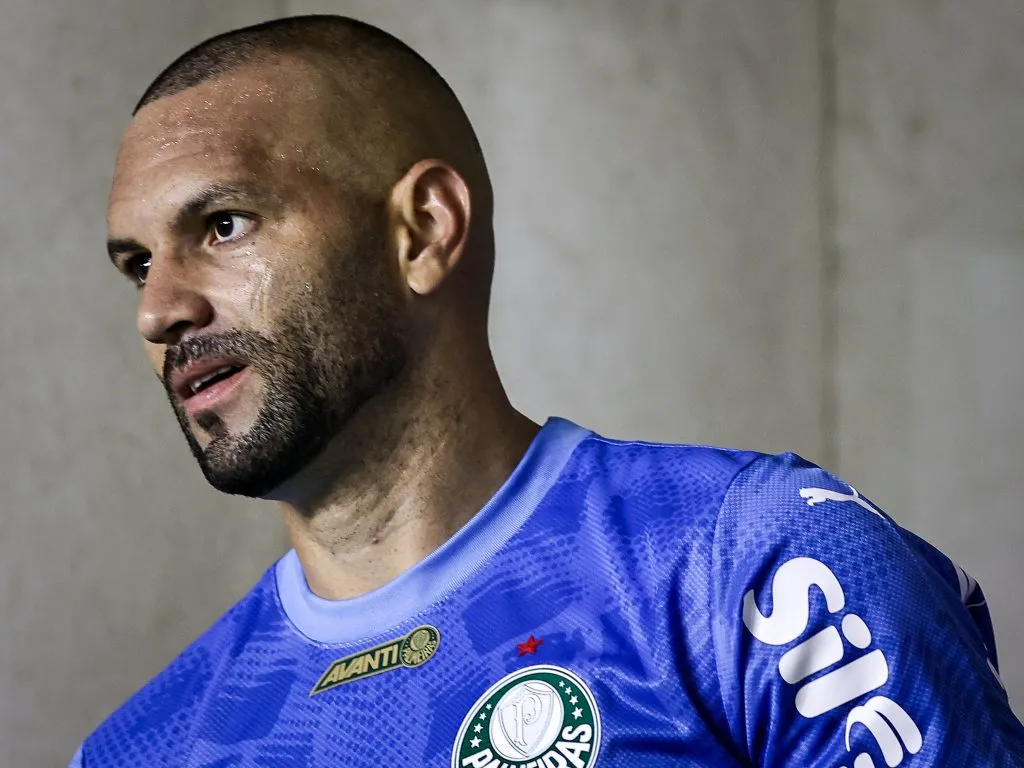 Weverton, goleiro do Palmeiras durante entrada em campo para partida contra o Bahia no estadio Arena Allianz Parque pelo campeonato Brasileiro A 2025. Foto: Fabio Giannelli/AGIF