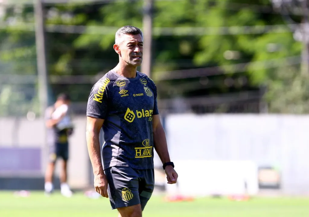 Pedro Caixinha busca na Fifa recebimento da multa rescisória do Santos – Foto: Mauricio De Souza/AGIF