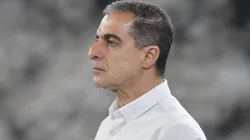 Renato Paiva durante partida entre Botafogo e Carabobo, no Estádio Nilton Santos, pela Libertadores.