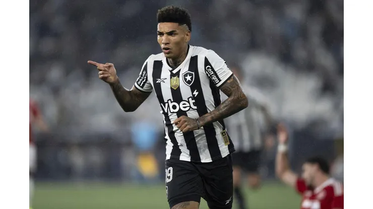 Igor Jesus em ação pelo Botafogo - Foto: Jorge Rodrigues/AGIF