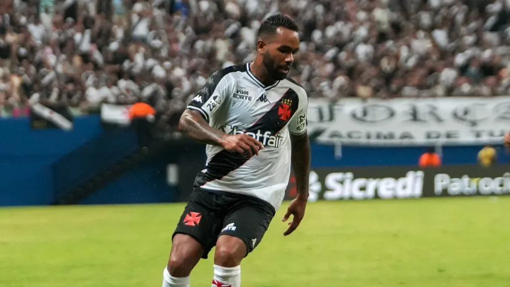Diniz tem como missão recuperar o futebol de Alex Teixeira – Foto: Aguilar Abecassis/AGIF