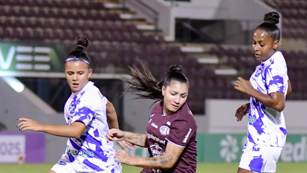 Jogadoras da Ferroviária e Taubaté no Paulistão Feminino